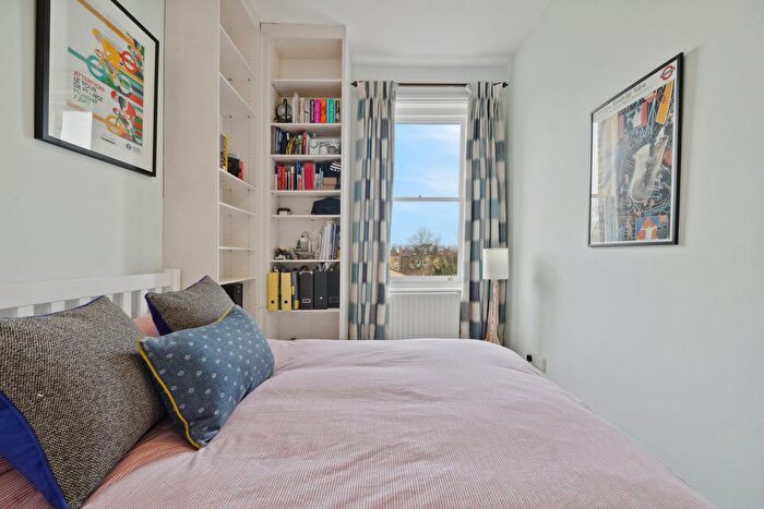 2 Bedroom Flat For Sale In Carleton Road, London, N7
