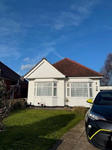 3 Bedroom Bungalow To Rent In Broughton Close, Bournemouth, BH10