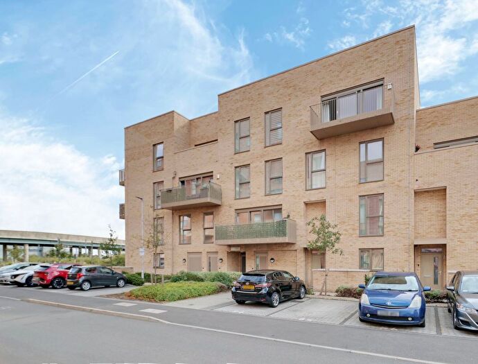 1 Bedroom Flat For Sale In Fairlane Road, Rainham, RM13