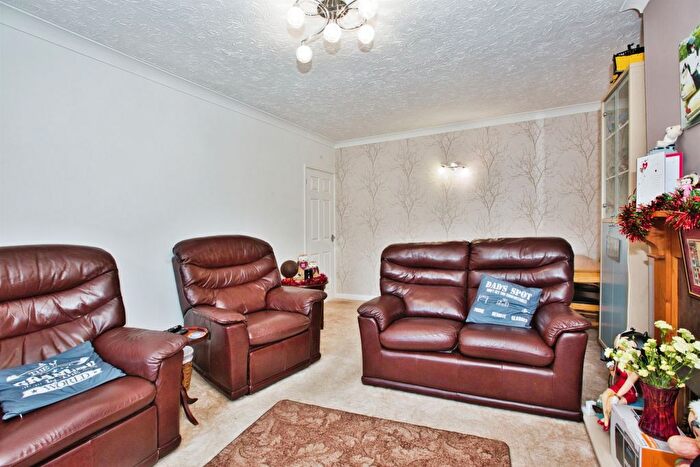 2 Bedroom Semi-Detached Bungalow For Sale In Thomson Drive, Crewkerne, TA18