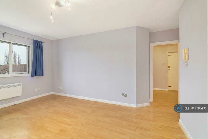 1 Bedroom Flat To Rent In Darlington Court, London, SE6