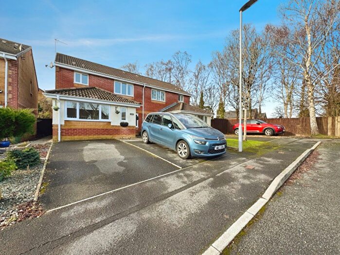 3 Bedroom Semi-detached House For Sale In Golwg Yr Eglwys, Pontarddulais, Swansea, West Glamorgan, SA4