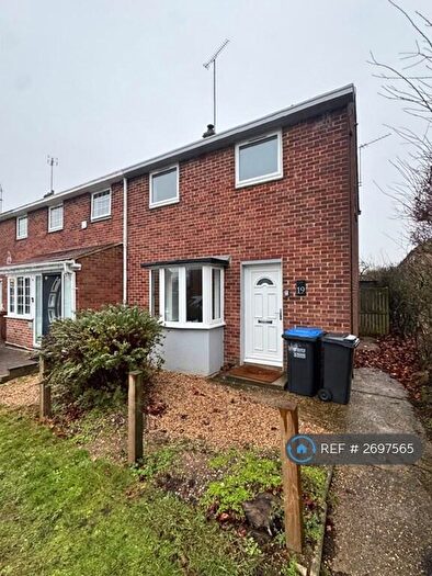 3 Bedroom Semi-Detached House To Rent In Meadow Dell, Hatfield, AL10