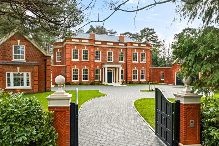 6 Bedroom Country House For Sale In East Road, Weybridge, KT13