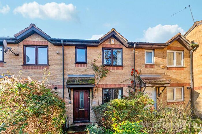 2 Bedroom House For Sale In Watsons Street, London, SE8