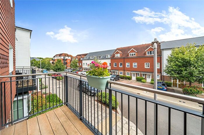 2 Bedroom Flat For Sale In Eden Road, Dunton Green, Sevenoaks, Kent, TN14