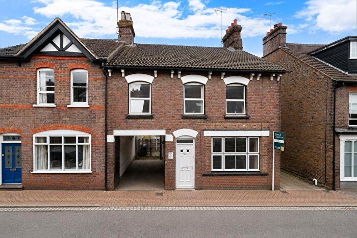 3 Bedroom Semi-Detached House For Sale In High Street, Markyate, AL3
