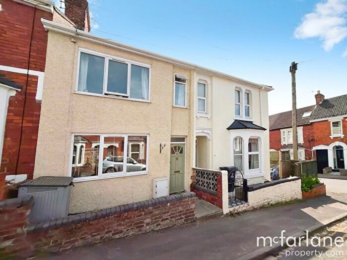 3 Bedroom Terraced House For Sale In Maidstone Road, Swindon, SN1