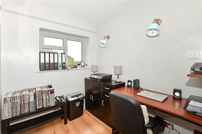 3 Bedroom Semi-detached House For Sale In Rotherfield Lane, Mayfield, East Sussex, TN20