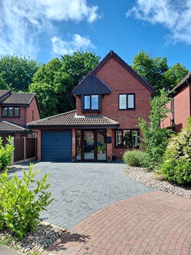 3 Bedroom Detached House For Sale In Warren Croft, Norton, WA7