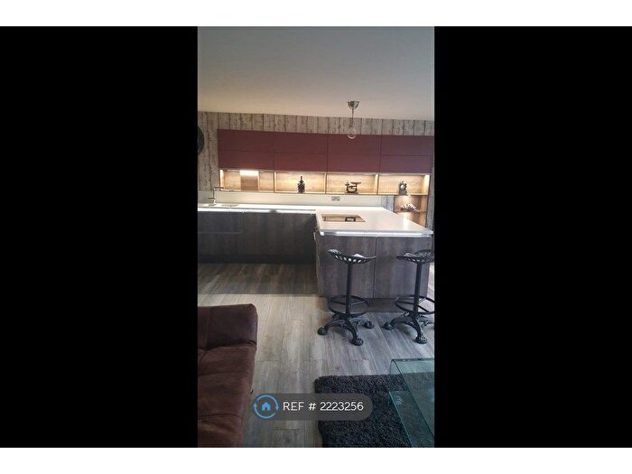 1 Bedroom Flat To Rent In Fearnly Mill, Huddersfield, HD5