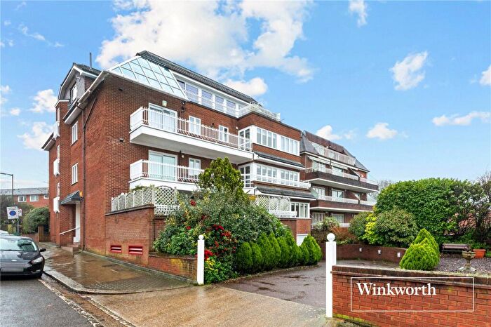 2 Bedroom Apartment For Sale In Hendon Lane, Finchley, London, N3