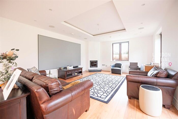 5 Bedroom Detached House To Rent In Duchess Crescent, Stanmore, HA7