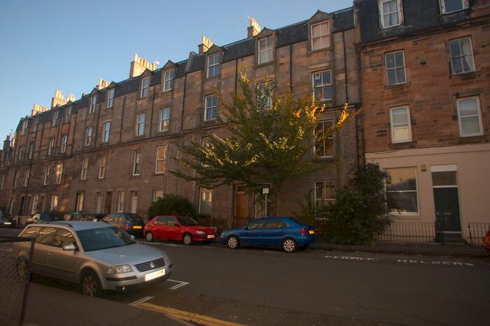 2 Bedroom Flat To Rent In Blackwood Crescent, Edinburgh, EH9