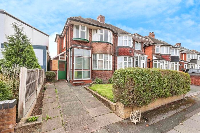 3 Bedroom Semi-Detached House For Sale In Worlds End Lane, Quinton, Birmingham, B32