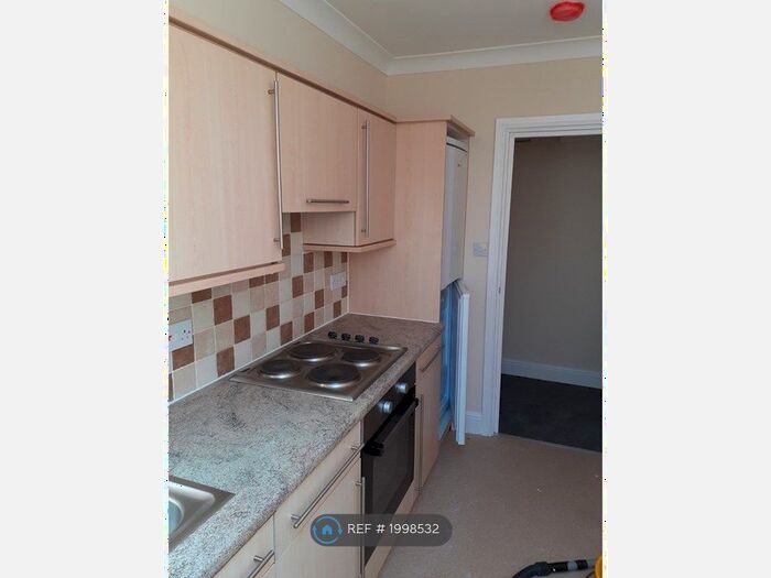 2 Bedroom Flat To Rent In The Larches, St. Leonards-On-Sea, TN37