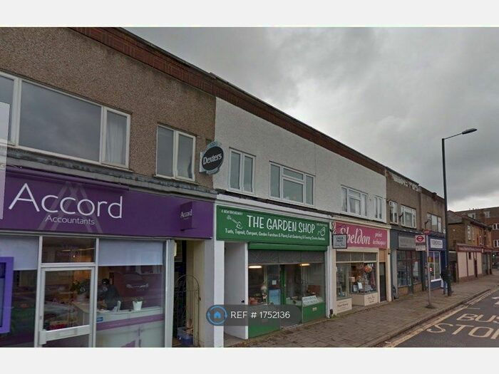 3 Bedroom Flat To Rent In New Broadway, Hampton Hill, Hampton, TW12