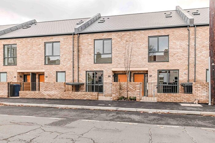 3 Bedroom Detached House To Rent In Felix Road, London, W13