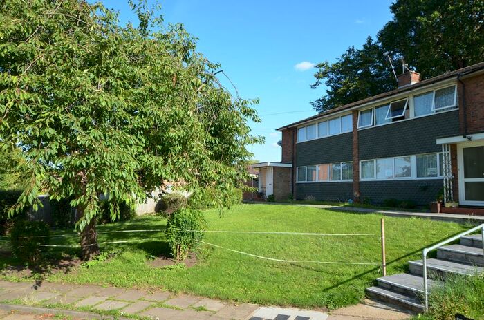 2 Bedroom Maisonette To Rent In Lonsdale Drive, Enfield, Greater London, EN2