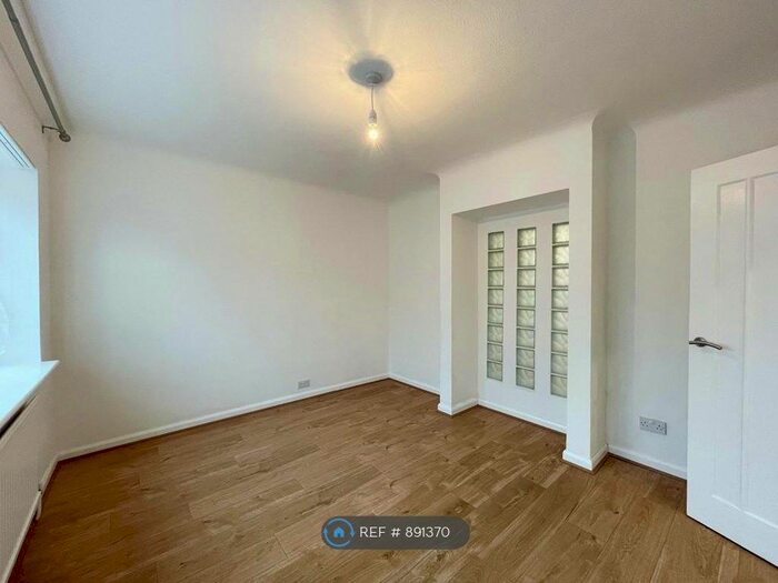 5 Bedroom SemiDetached House To Rent In Ulster Avenue, Shoeburyness