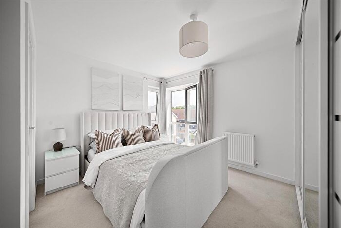 2 Bedroom Property For Sale In Huxley Drive, Oxted, RH8