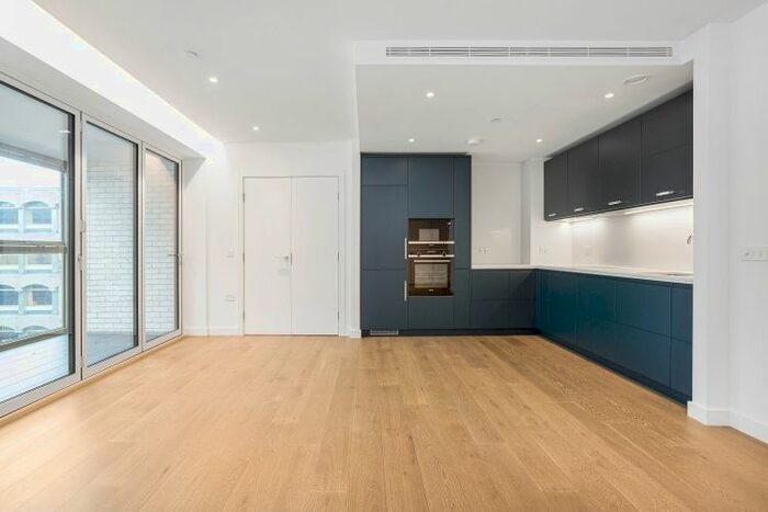 3 Bedroom Flat To Rent In Jubilee Walk, London, WC1X