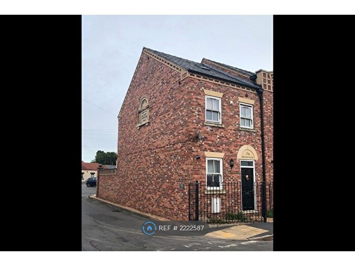 3 Bedroom Terraced House To Rent In Cross Street, Crowle, Scunthorpe, DN17
