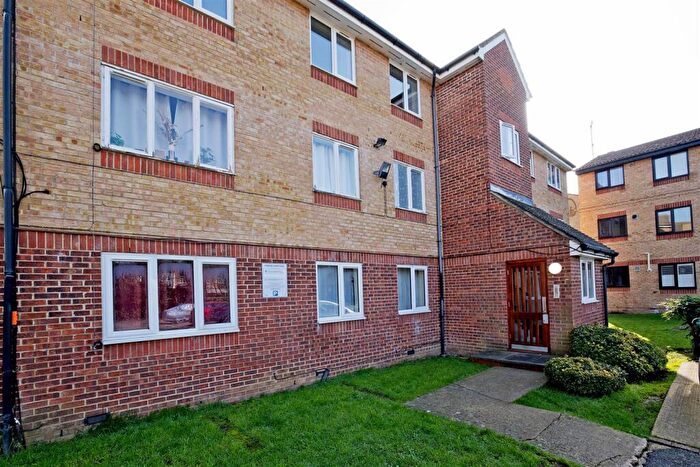 2 Bedroom Flat For Sale In Barbot Close, Edmonton, N9