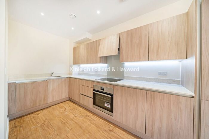 4 Bedroom Detached House To Rent In Springfield Place, Tooting, Wandsworth, SW17