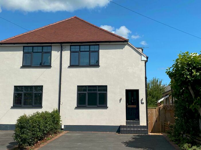 3 Bedroom Semi-Detached House To Rent In Blackamoor Lane Maidenhead Berkshire, SL6