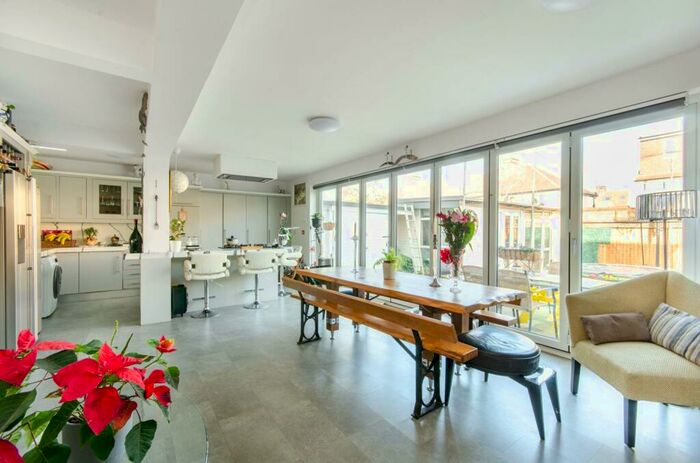 5 Bedroom Semi-Detached House To Rent In Sherrick Green Road, Gladstone Park, London, NW10