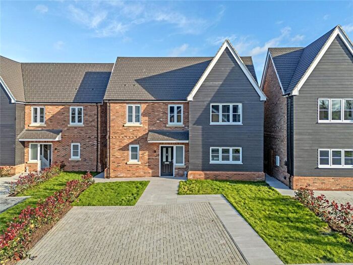 3 Bedroom Detached House For Sale In North Drive, Hutton, Brentwood, Essex, CM13