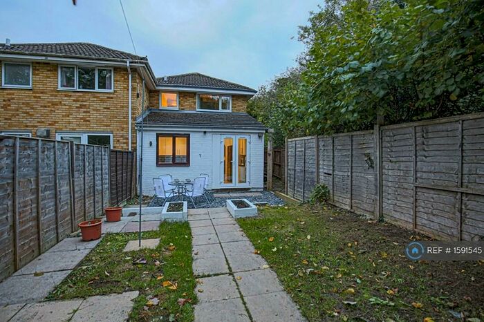 3 Bedroom End Of Terrace House To Rent In Hornbeam, Newport Pagnell, MK16