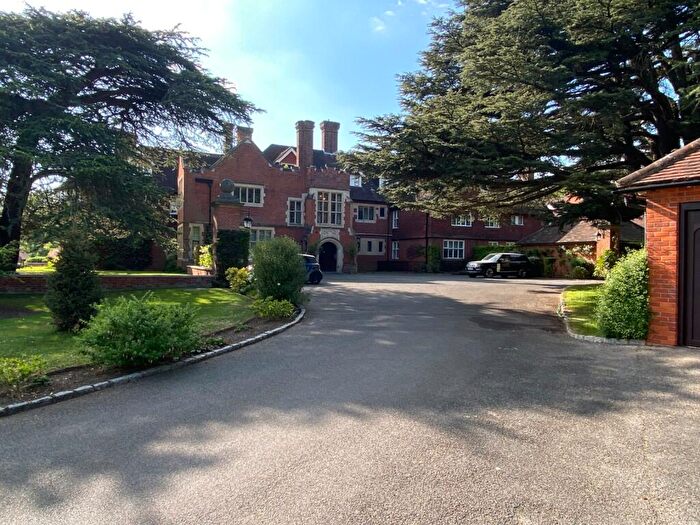 3 Bedroom Flat For Sale In Framewood Road, Stoke Poges, Buckinghamshire, SL2