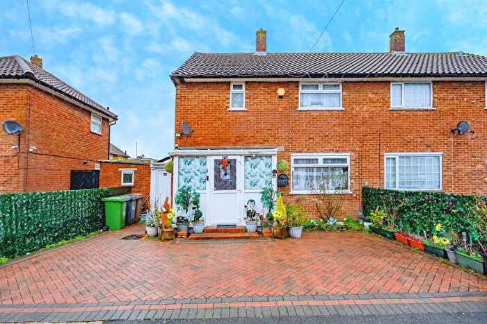 3 Bedroom Semi Detached House For Sale In Aydon Road, Luton, LU3
