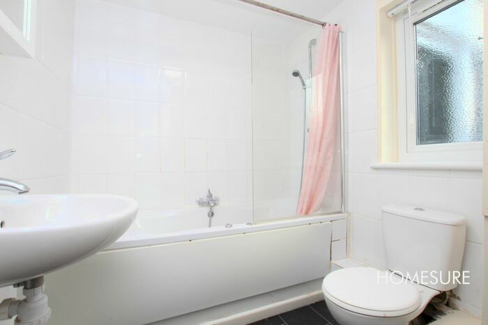 2 Bedroom Flat To Rent In Livermore Court, Grove Park, Liverpool, L8