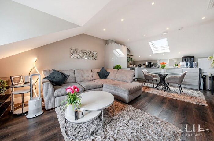 1 Bedroom Flat For Sale In Bank Place, Brentwood, CM14