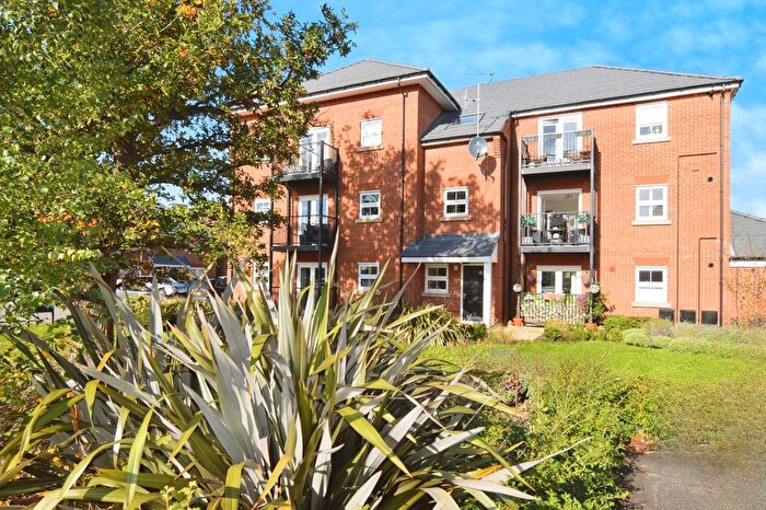 1 Bedroom Flat For Sale In Lonsdale Road, Wokingham, RG40