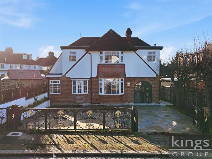 5 Bedroom Detached House For Sale In Croft Close, London, NW7