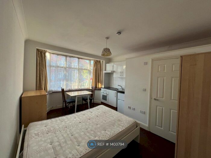 Studio To Rent In Park View, London, W3