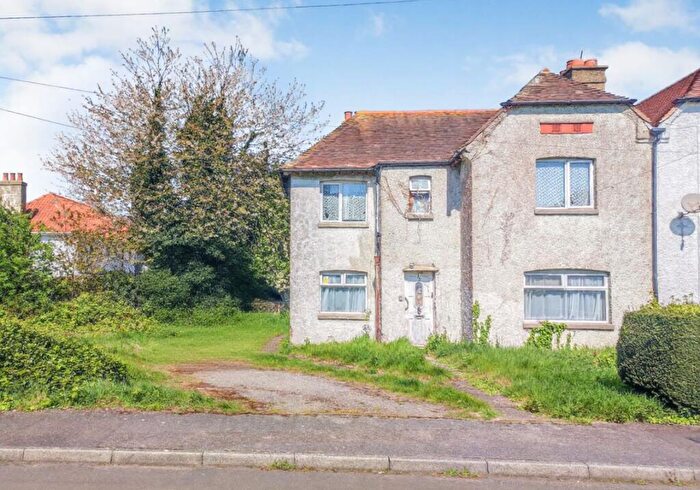 3 Bedroom Semi Detached House For Sale In South Avenue, Snowdown, Kent, CT15
