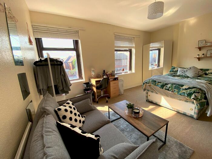 5 Bedroom Property To Rent In Coburn Street, Cathays, Cardiff, CF24