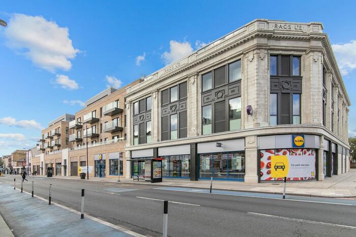 2 Bedroom Flat To Rent In Upper Tooting Road, Tooting, London, SW17