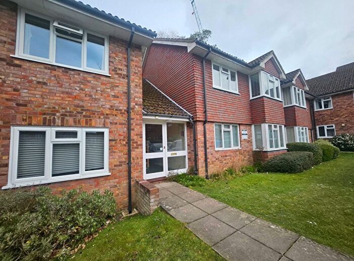 1 Bedroom Flat To Rent In Trimmers Field, Farnham, Surrey, GU9