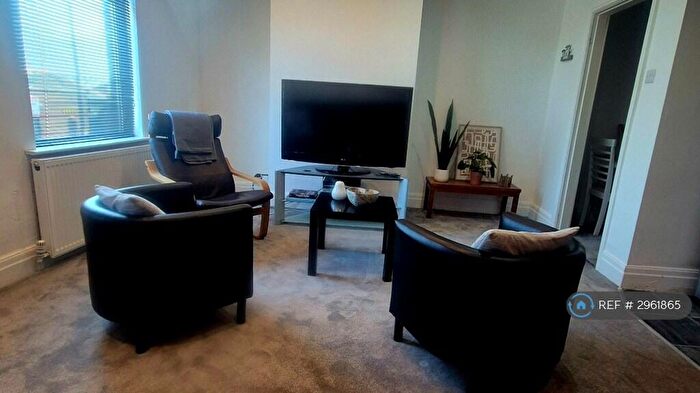 2 Bedroom Flat To Rent In Swinton, Manchester, M27