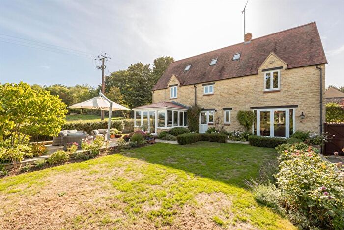 5 Bedroom Detached House For Sale In Dovecote Lane, Somerton, OX25