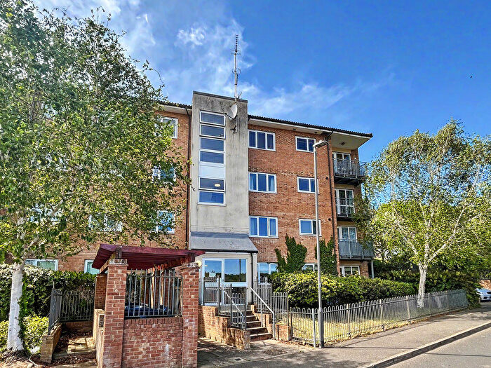 1 Bedroom Apartment To Rent In St Hughs Avenue - Modern Apartment + Balcony, HP13