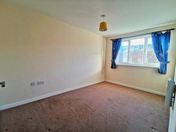 2 Bedroom Flat For Sale In Hall Street, Blackwood, NP12