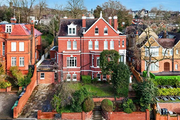 2 Bedroom Apartment For Sale In Lindfield Gardens, Hampstead, London, NW3
