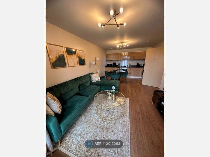 2 Bedroom Flat To Rent In Guildford Road, Woking, GU22